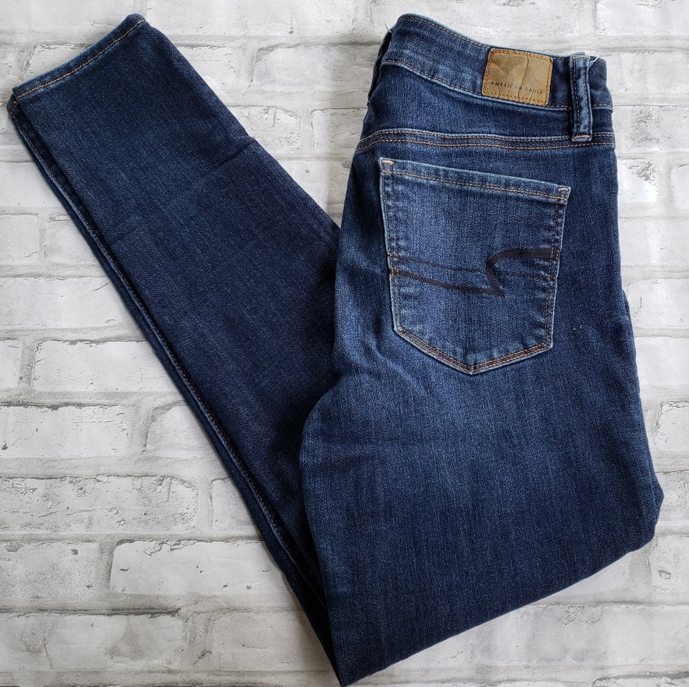 American Eagle high waisted size 8 Jeans